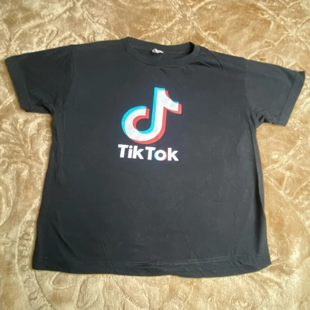 TikTok Youth Medium T-Shirt Crop TSM 100% Cotton
